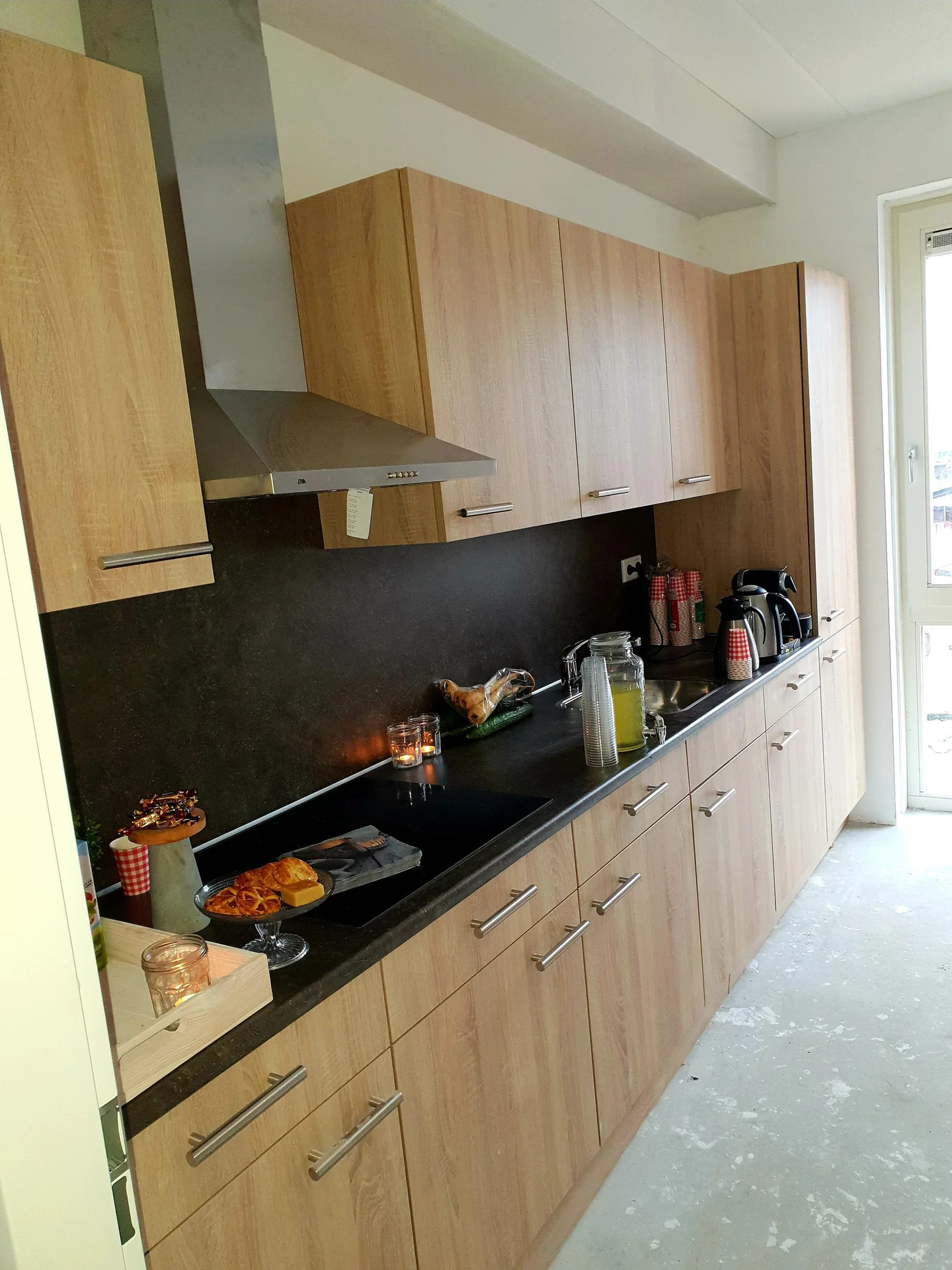 geblurde versie van de foto als achtergrond