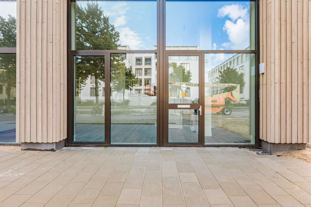 geblurde versie van de foto als achtergrond