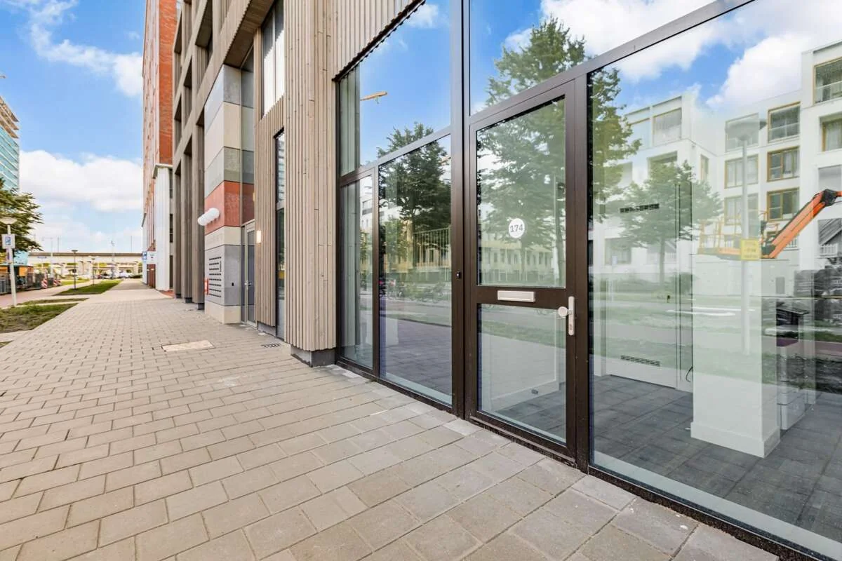 geblurde versie van de foto als achtergrond