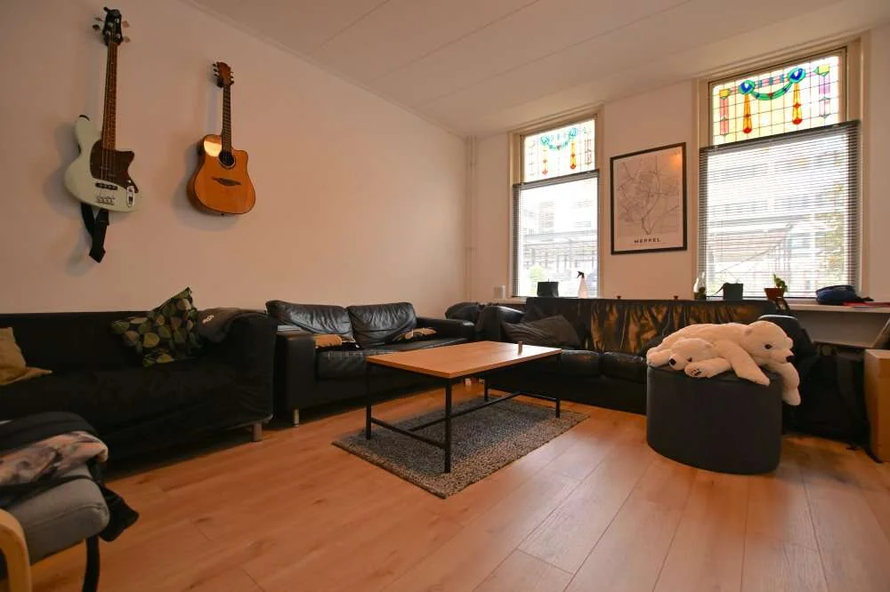 geblurde versie van de foto als achtergrond