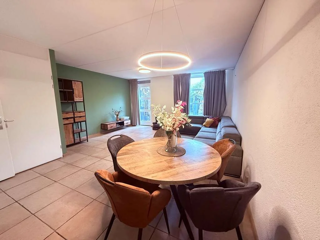 geblurde versie van de foto als achtergrond