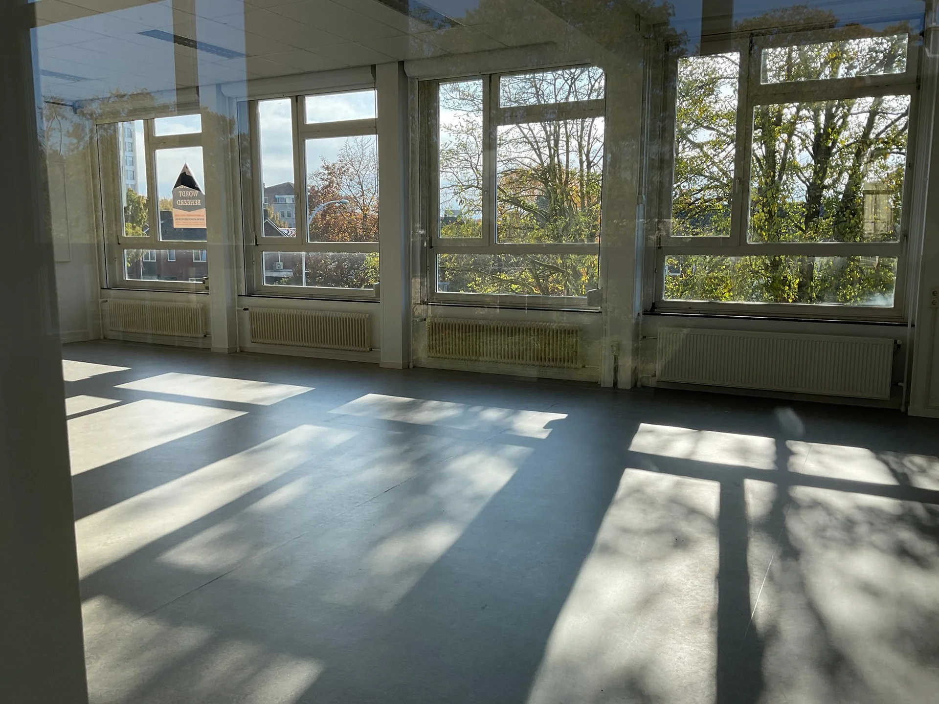 geblurde versie van de foto als achtergrond