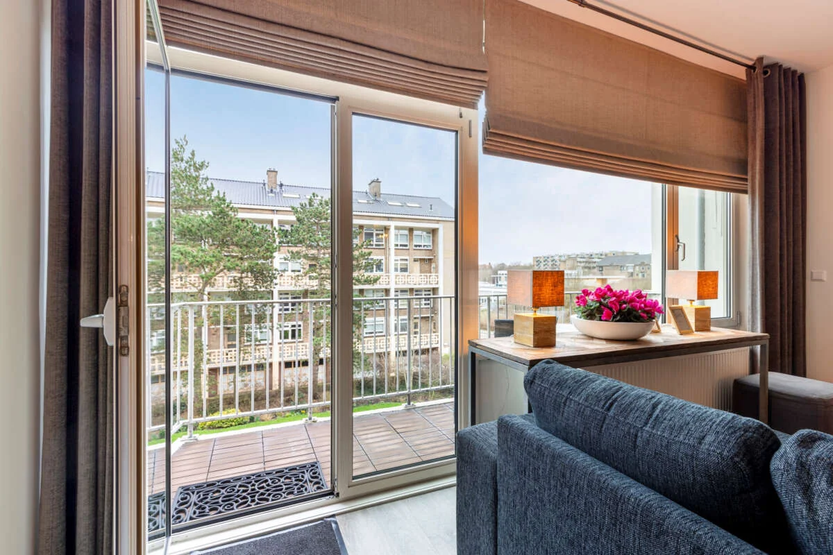 geblurde versie van de foto als achtergrond