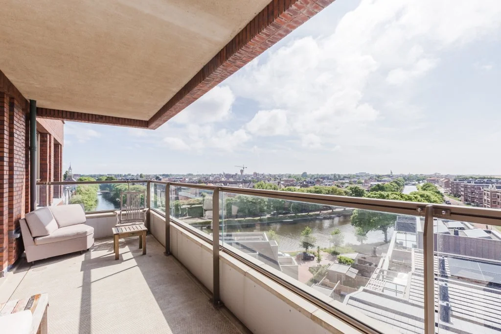 geblurde versie van de foto als achtergrond