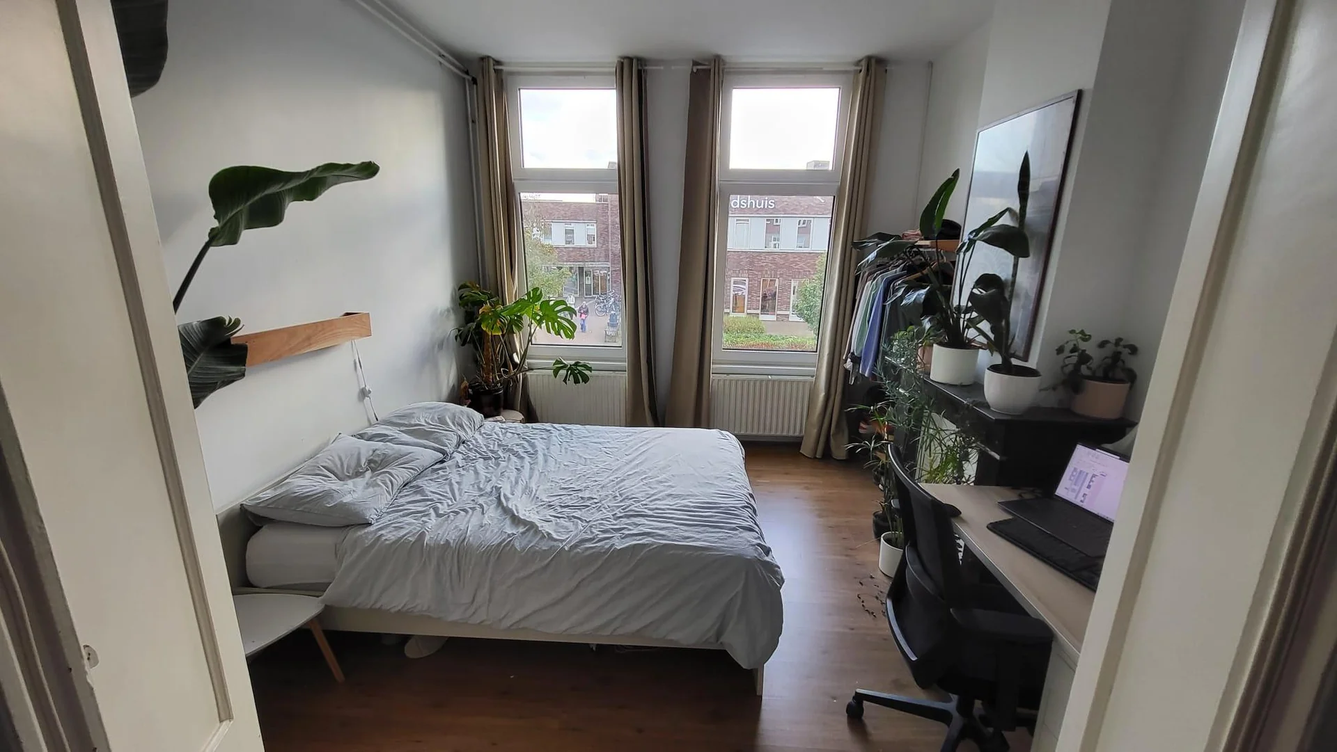 geblurde versie van de foto als achtergrond