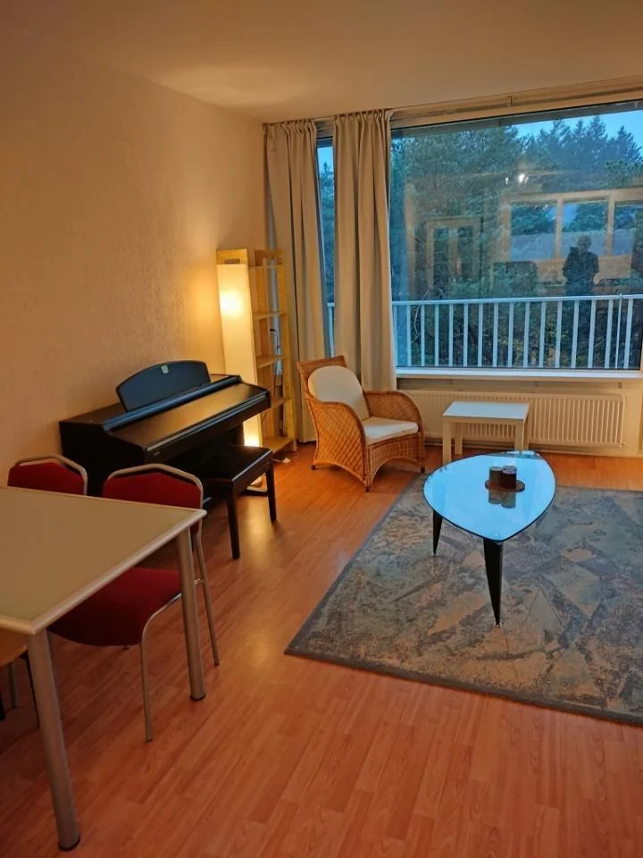 geblurde versie van de foto als achtergrond