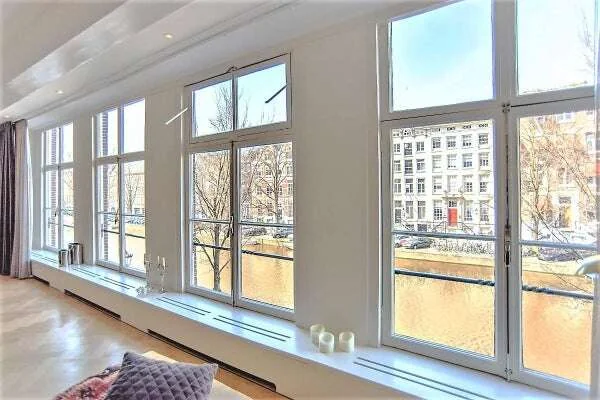 geblurde versie van de foto als achtergrond