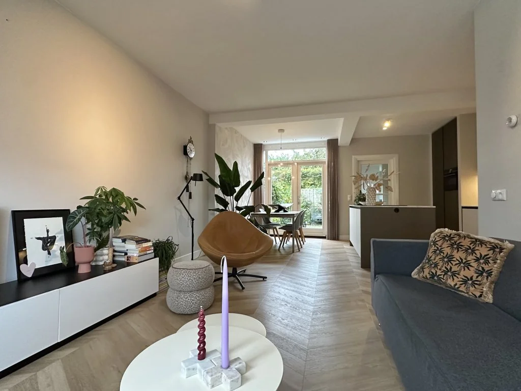 geblurde versie van de foto als achtergrond