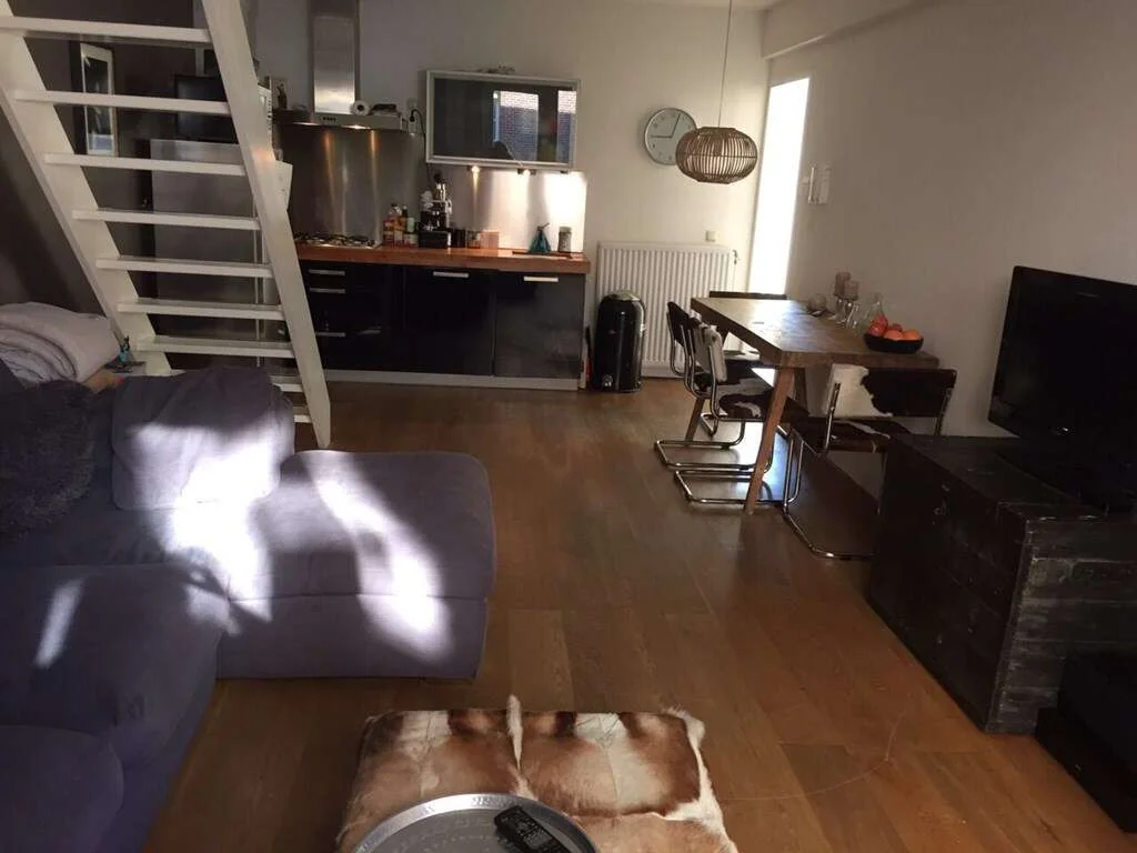 geblurde versie van de foto als achtergrond