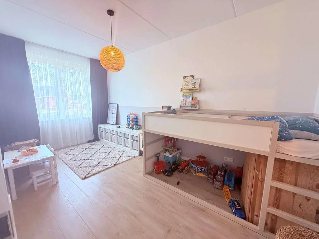 geblurde versie van de foto als achtergrond