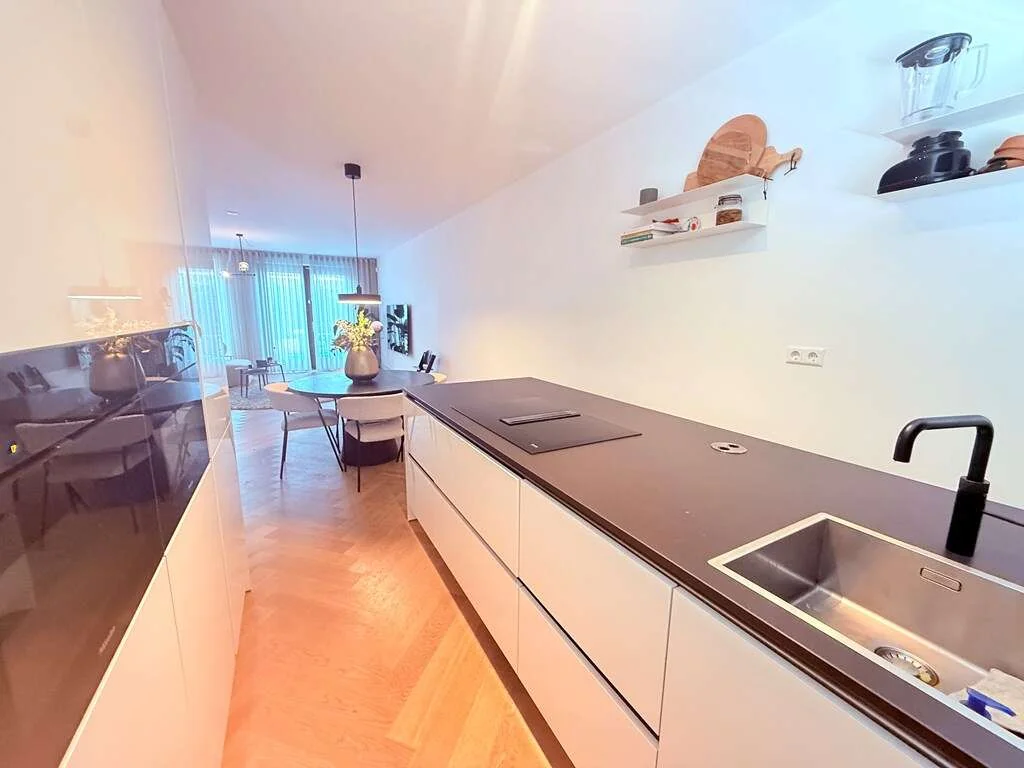 geblurde versie van de foto als achtergrond