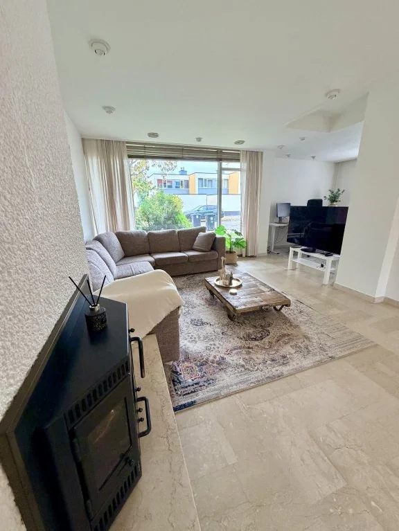 geblurde versie van de foto als achtergrond