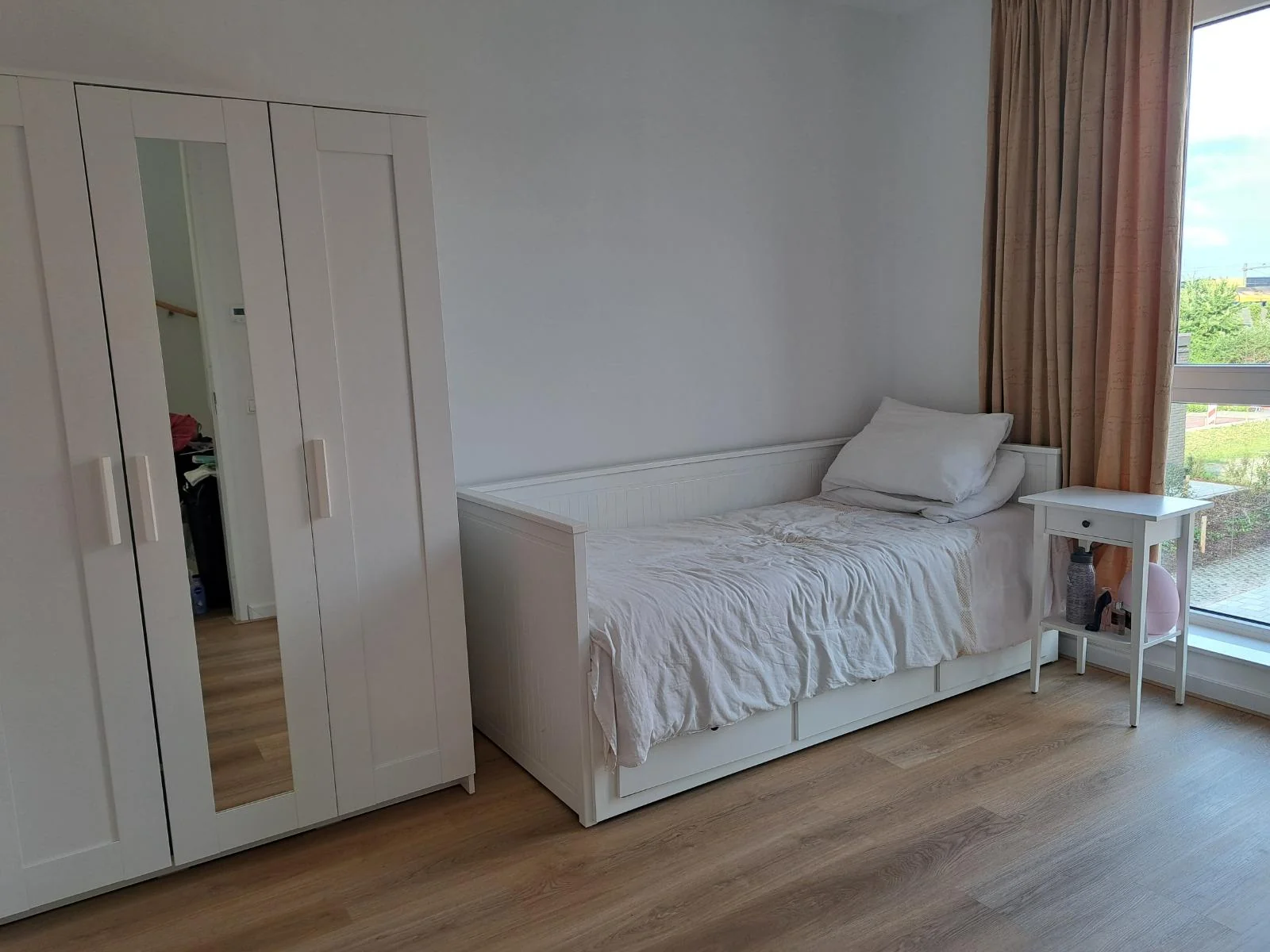 geblurde versie van de foto als achtergrond