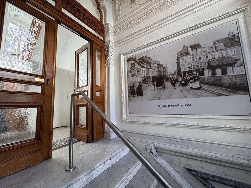 geblurde versie van de foto als achtergrond