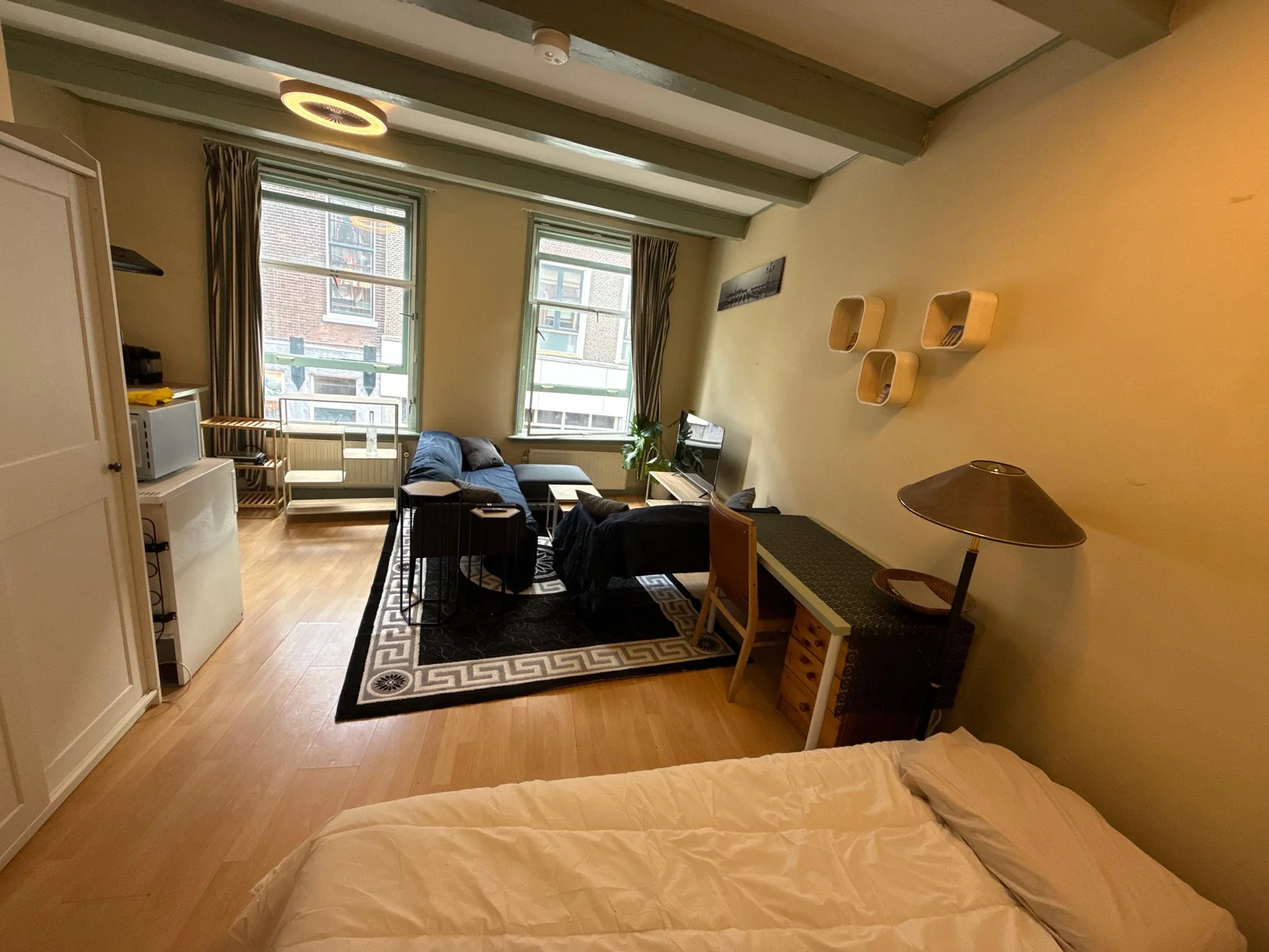 geblurde versie van de foto als achtergrond