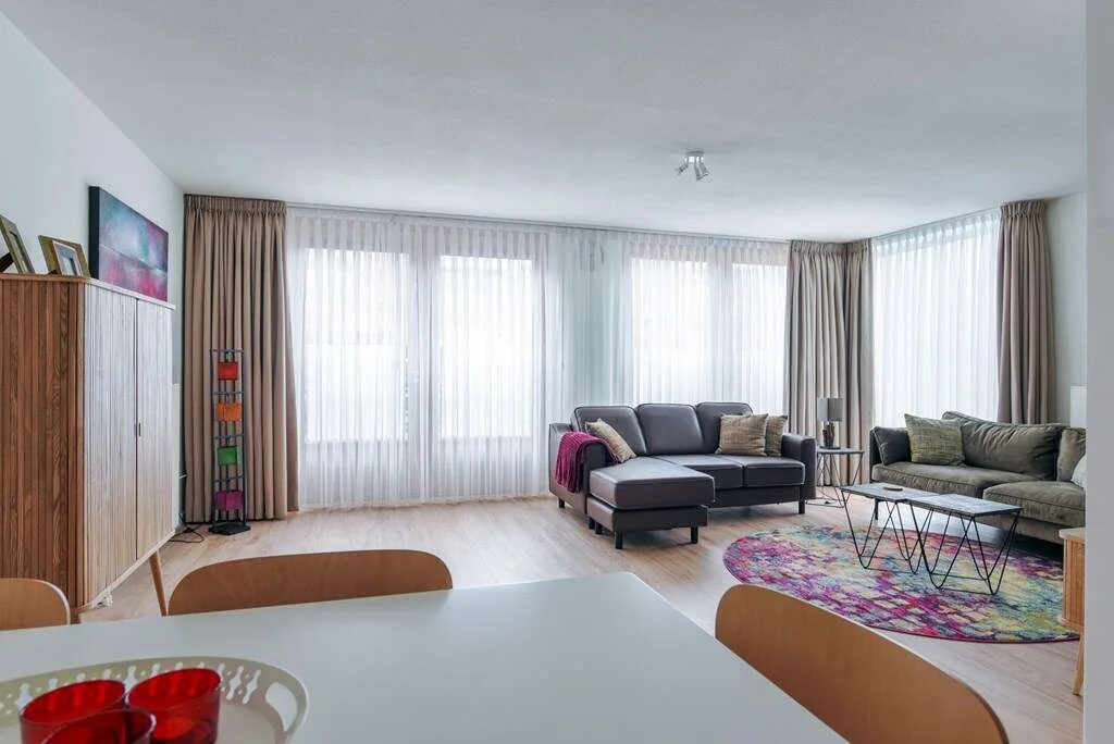 geblurde versie van de foto als achtergrond