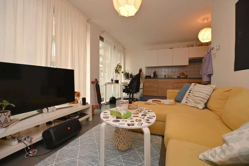 geblurde versie van de foto als achtergrond