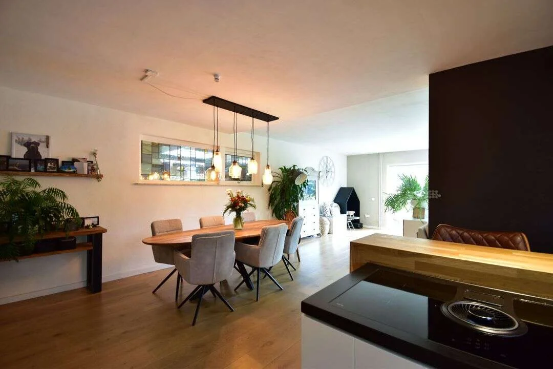 geblurde versie van de foto als achtergrond