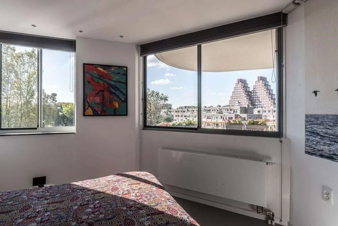 geblurde versie van de foto als achtergrond