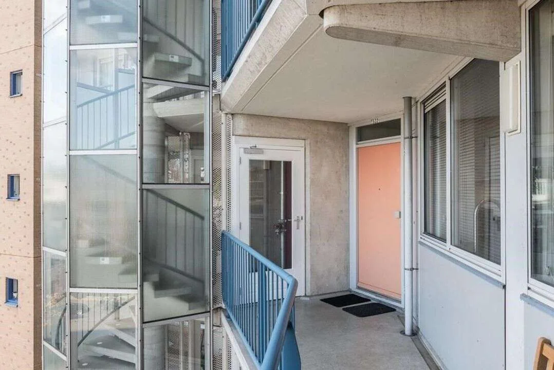 geblurde versie van de foto als achtergrond