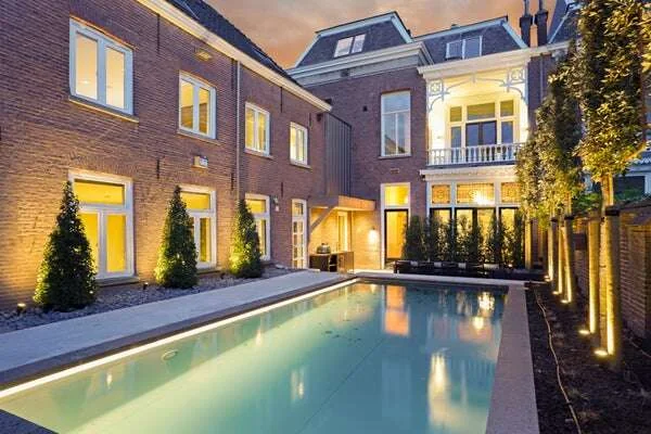 geblurde versie van de foto als achtergrond