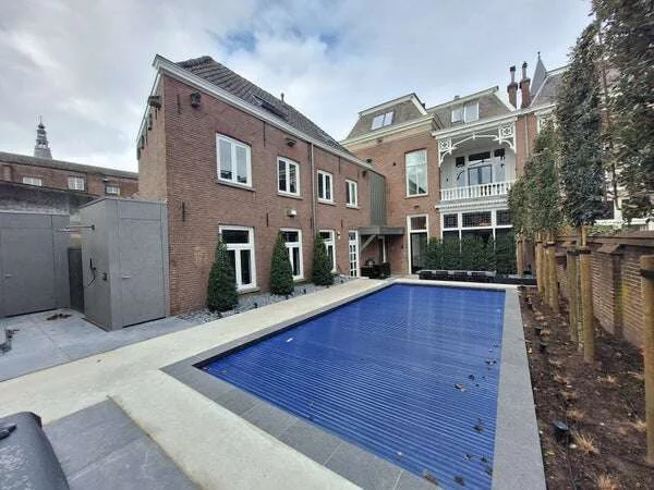 geblurde versie van de foto als achtergrond