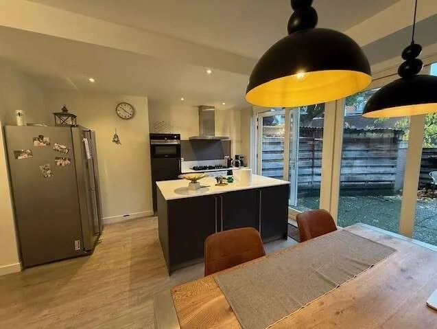 geblurde versie van de foto als achtergrond