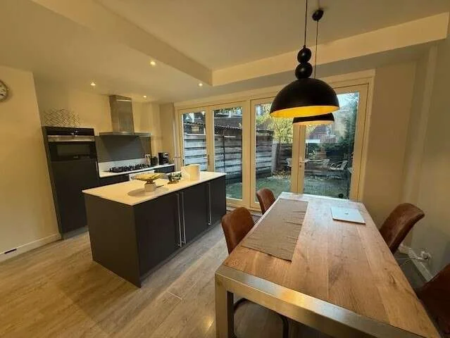 geblurde versie van de foto als achtergrond