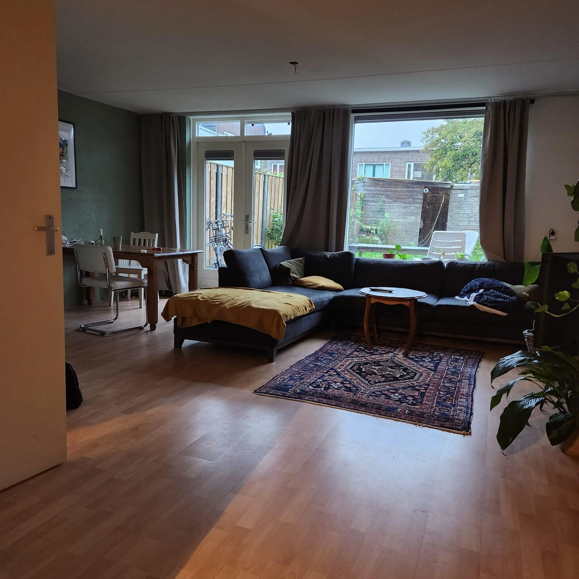 geblurde versie van de foto als achtergrond