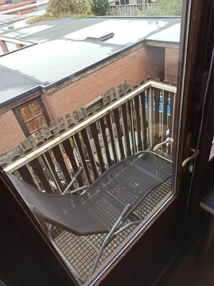 geblurde versie van de foto als achtergrond