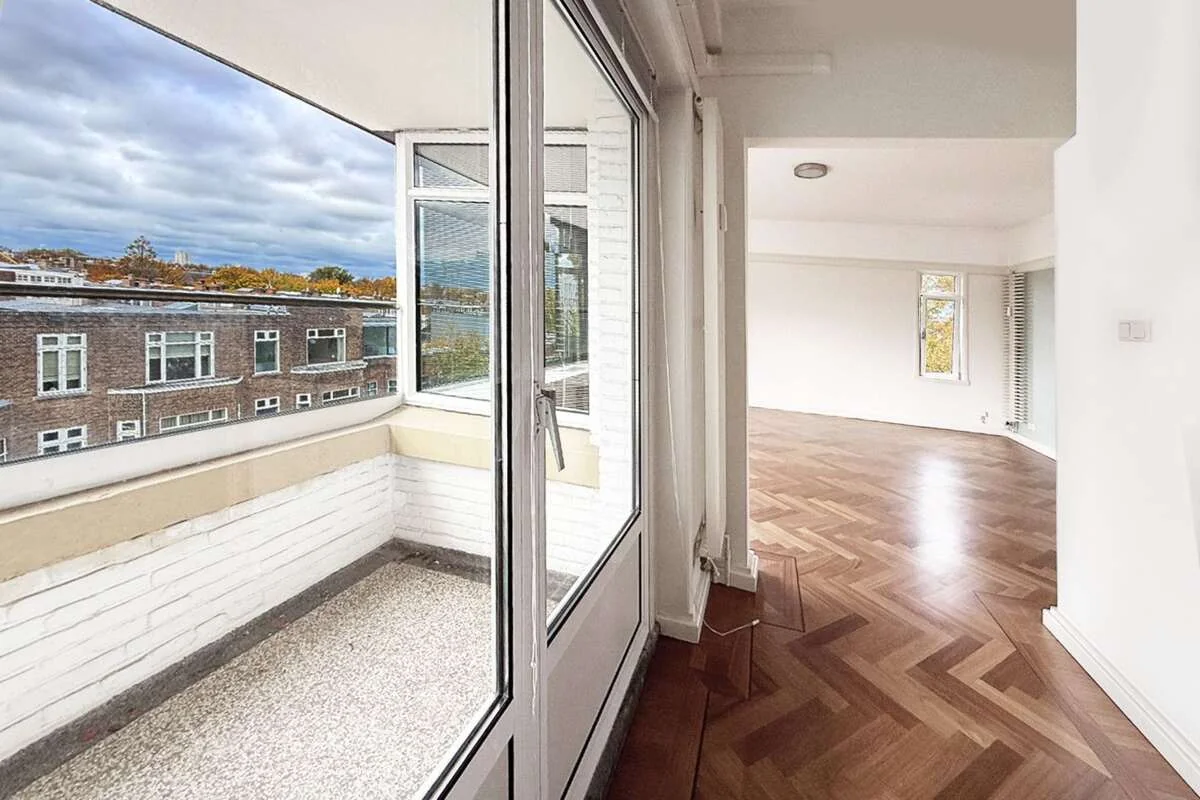 geblurde versie van de foto als achtergrond