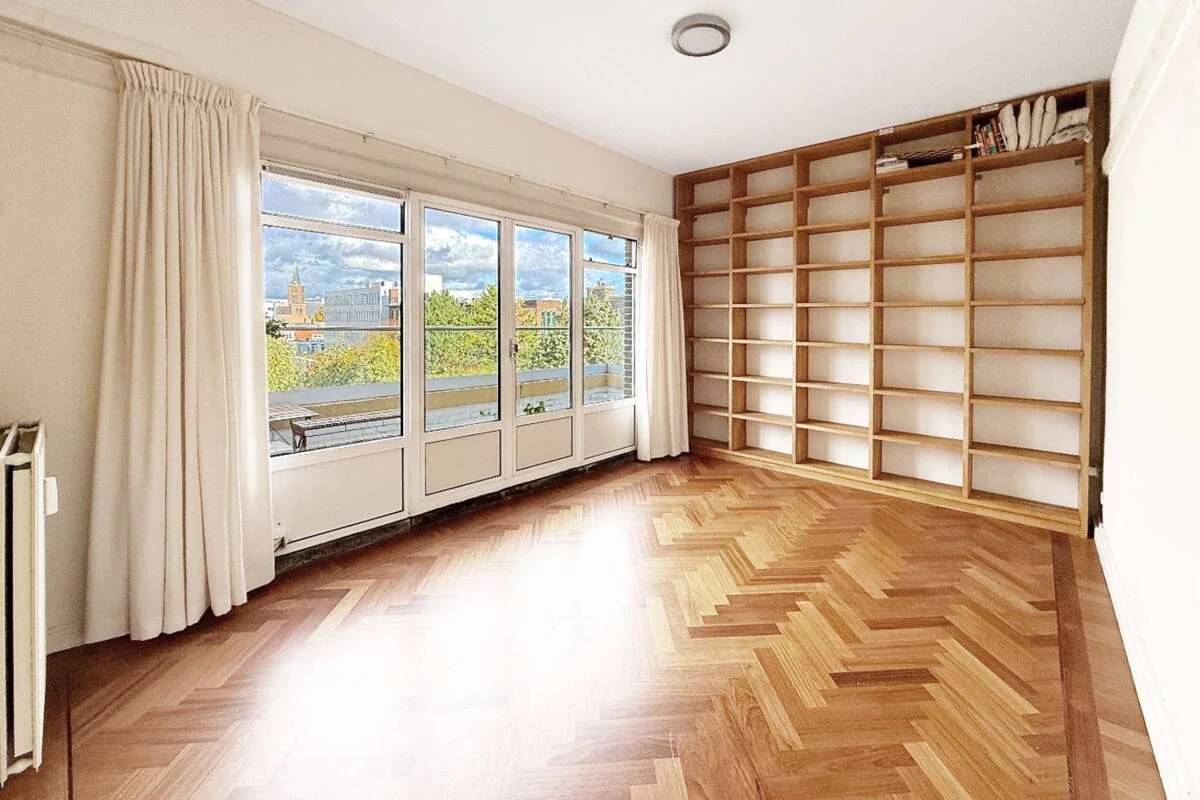 geblurde versie van de foto als achtergrond