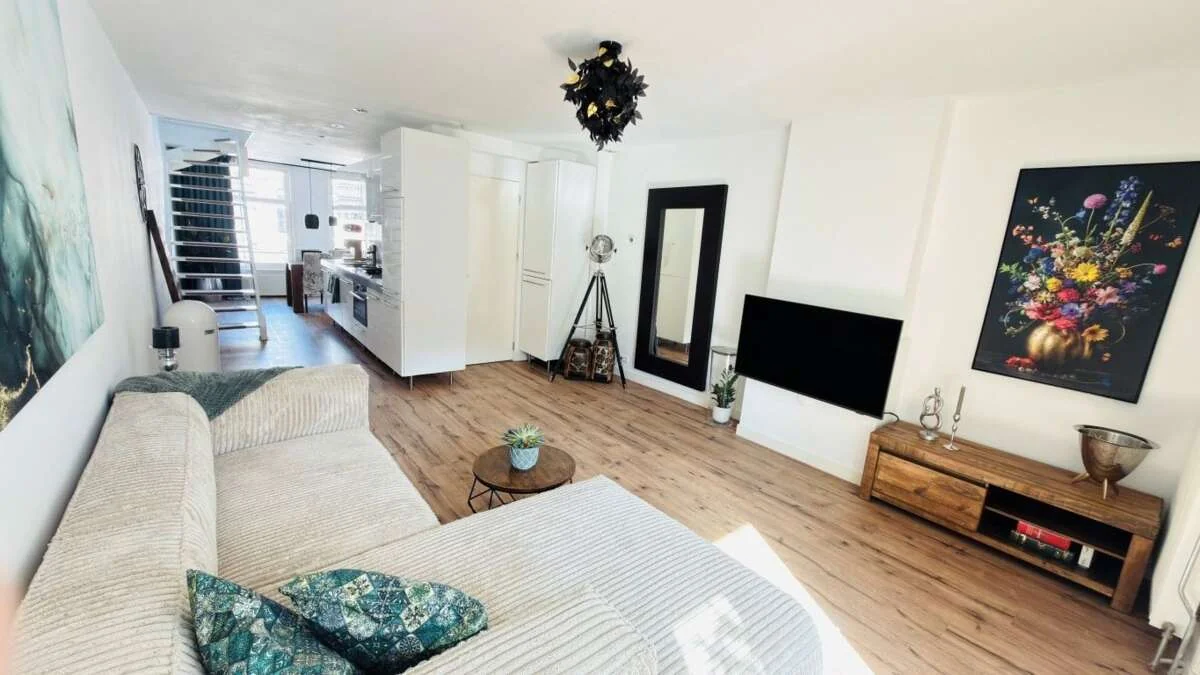 geblurde versie van de foto als achtergrond