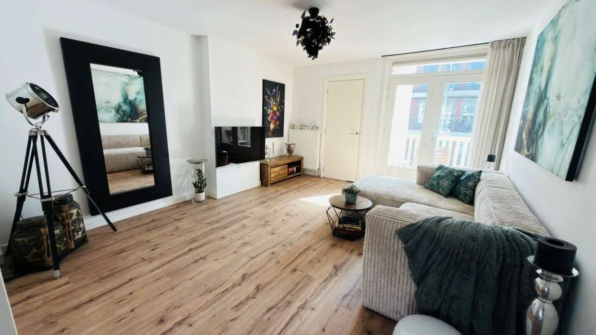 geblurde versie van de foto als achtergrond