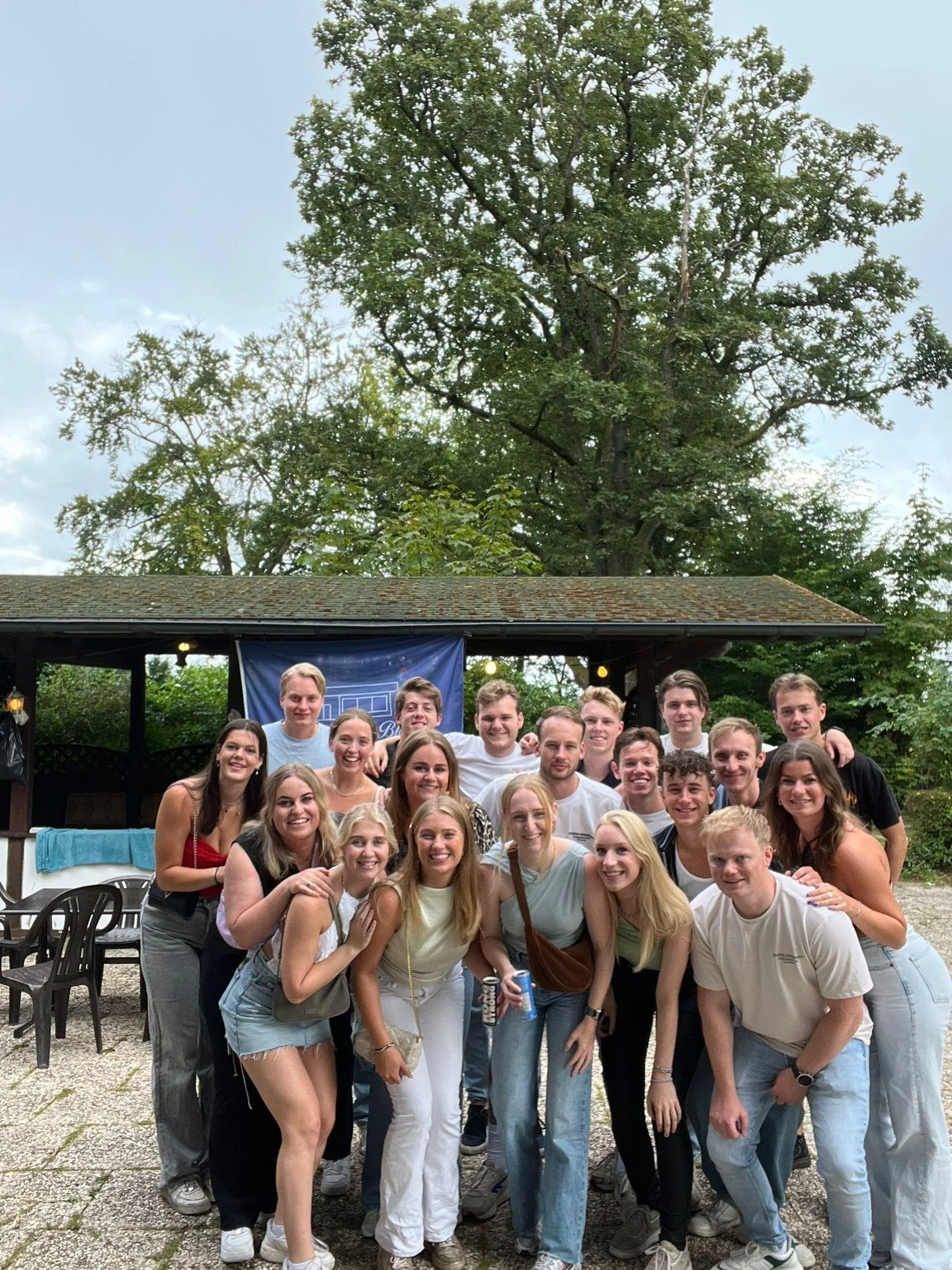 geblurde versie van de foto als achtergrond