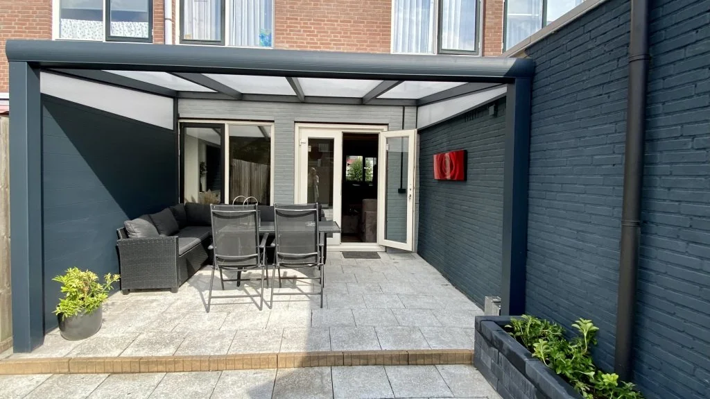 geblurde versie van de foto als achtergrond