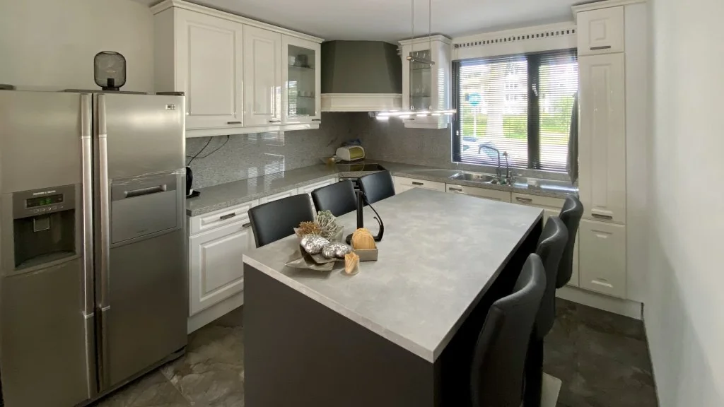 geblurde versie van de foto als achtergrond