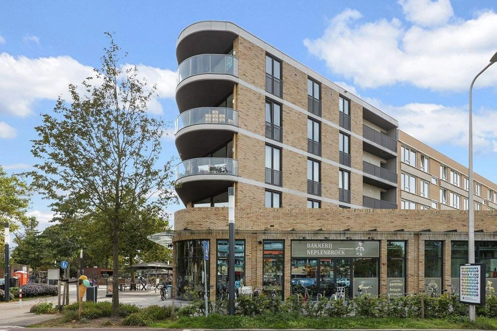 geblurde versie van de foto als achtergrond