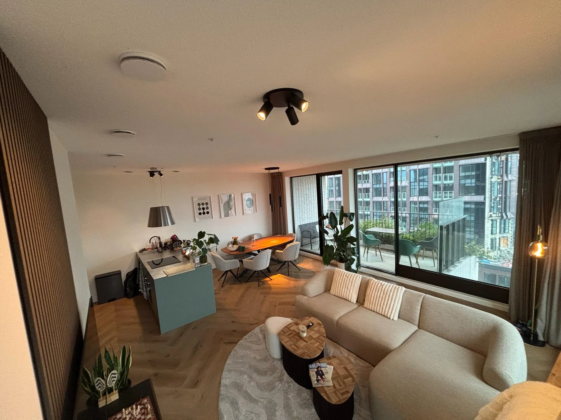 geblurde versie van de foto als achtergrond