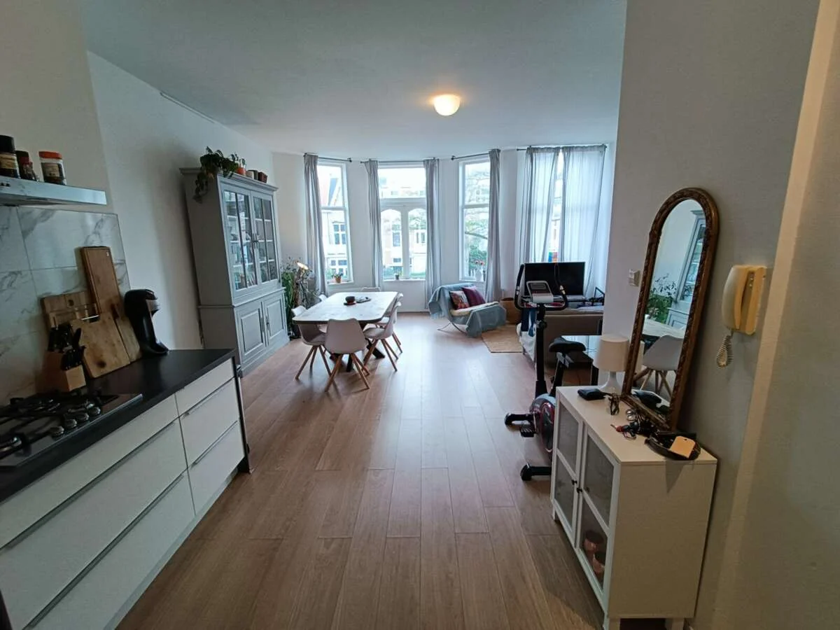 geblurde versie van de foto als achtergrond