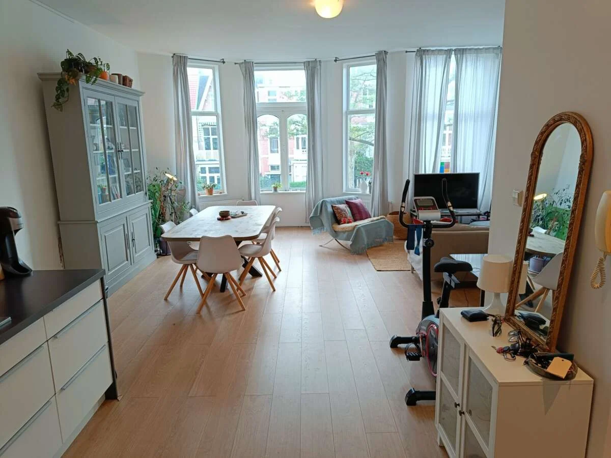 geblurde versie van de foto als achtergrond