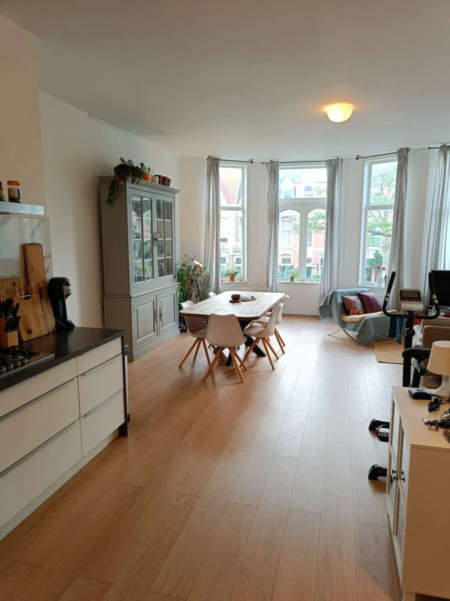 geblurde versie van de foto als achtergrond