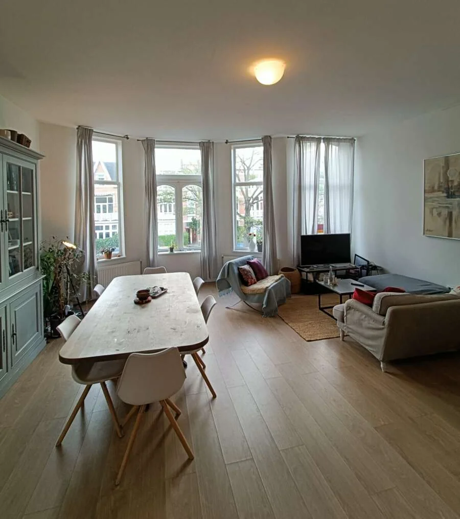 geblurde versie van de foto als achtergrond