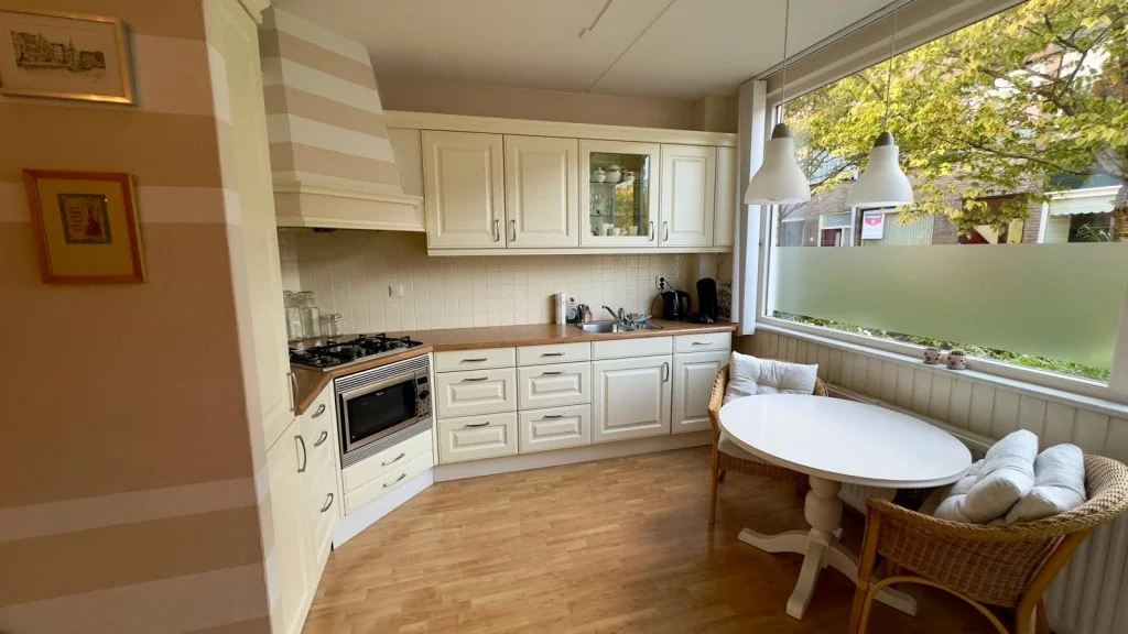 geblurde versie van de foto als achtergrond