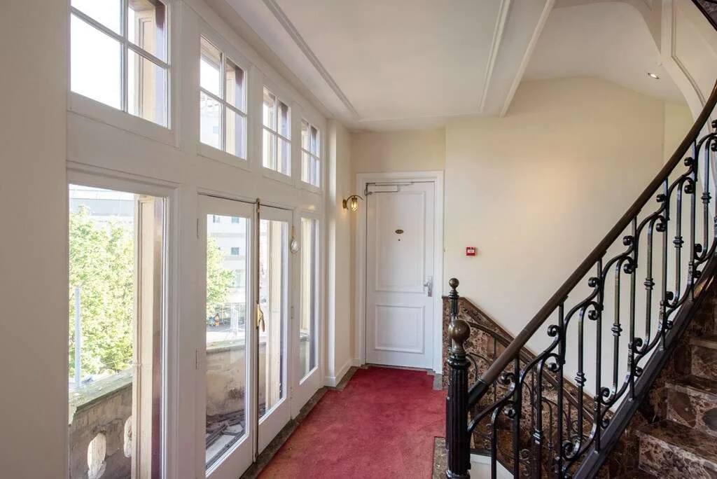 geblurde versie van de foto als achtergrond