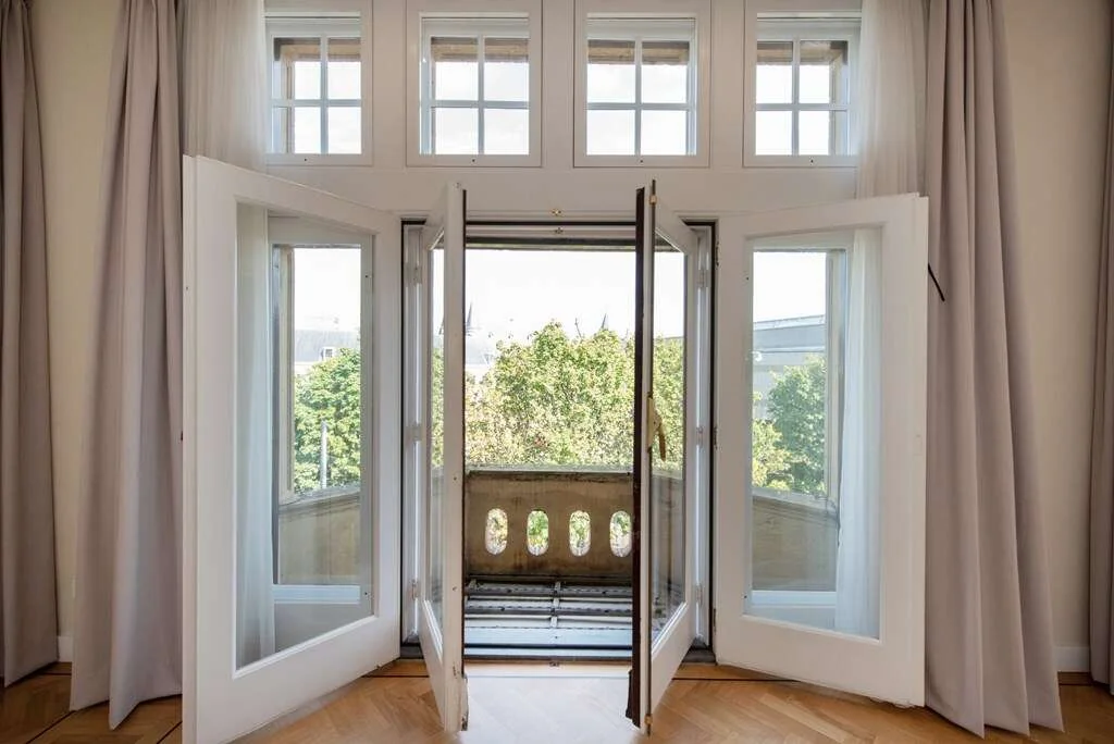 geblurde versie van de foto als achtergrond