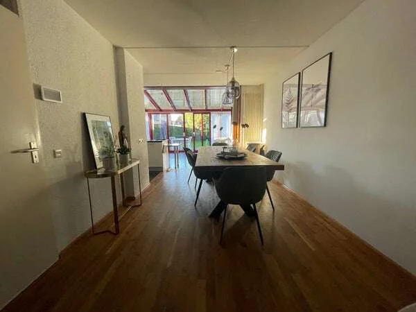 geblurde versie van de foto als achtergrond