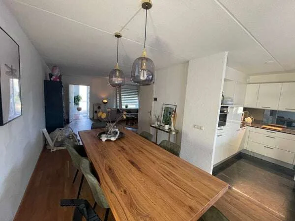 geblurde versie van de foto als achtergrond