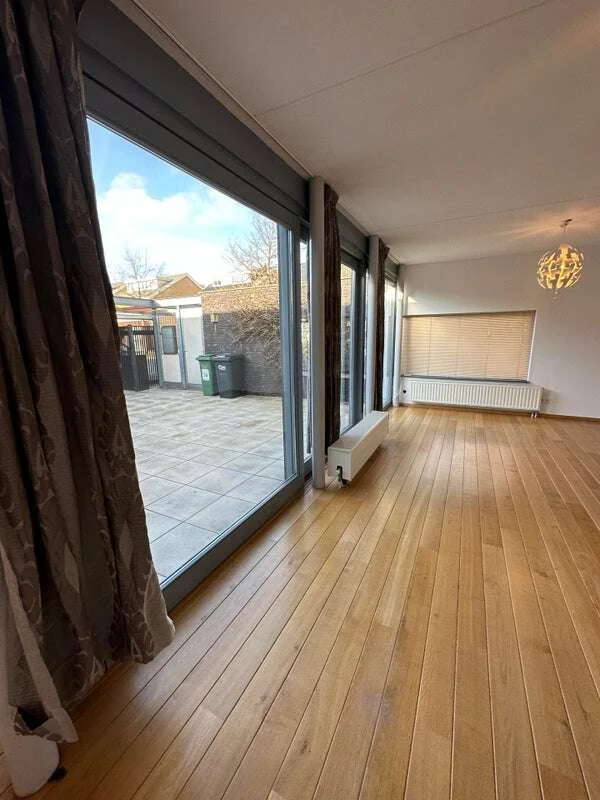 geblurde versie van de foto als achtergrond