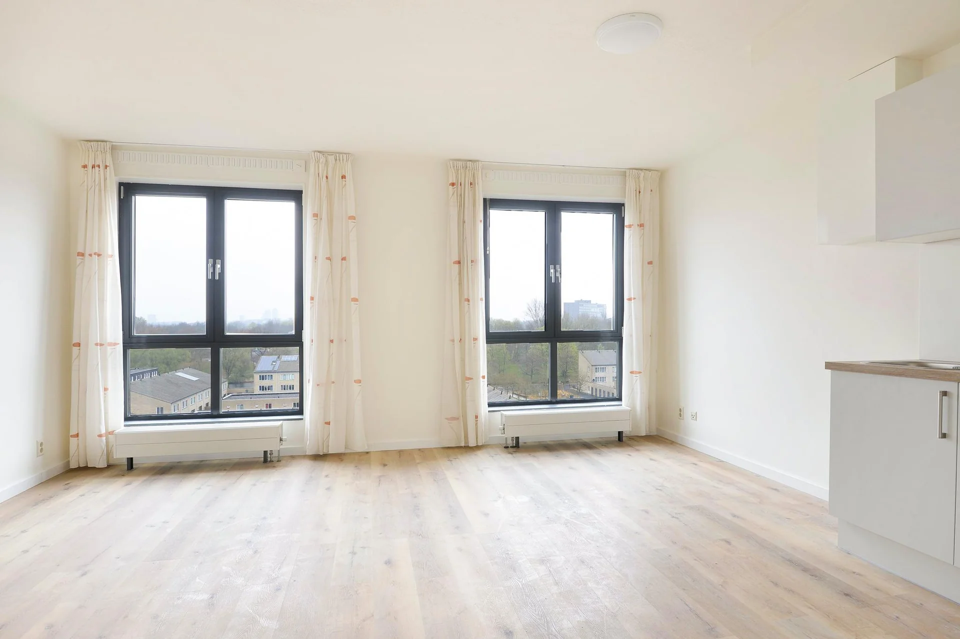 geblurde versie van de foto als achtergrond